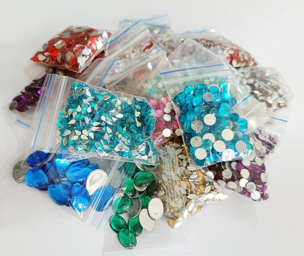 multi color rhinestone chandla mix color shapes pack in zipper bag 25 gram pack