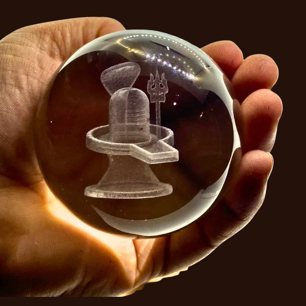 SNOOGG 3D SHIVLING Crystal Ball, Crafted Using Advanced Laser Techniques. Glass Art Features a Stunning Universe Design with a 3.5-inch Wooden Display Base. Multi-Coloured Lighting with Remote